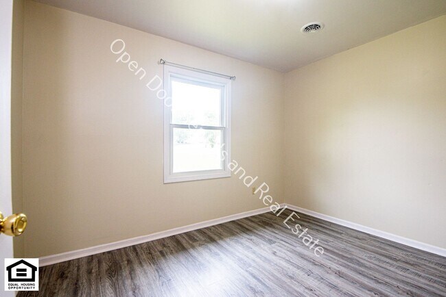 Building Photo - New Home in Kendallville now ready for rent!!