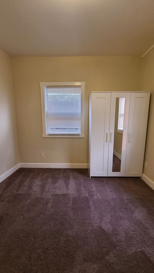Building Photo - GREAT DOWNTOWN LOCATION!! GATED PARKING!