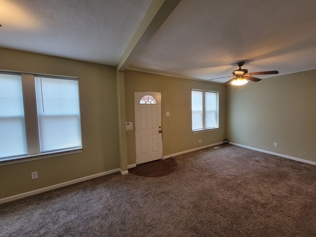 Building Photo - House for Rent in the Holly Hills Area