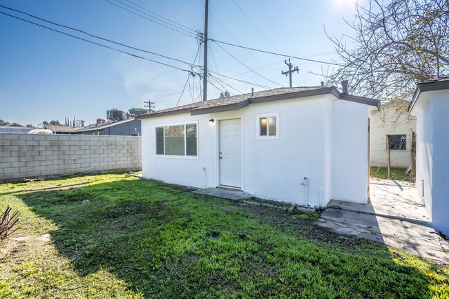 Building Photo - 312 S Myrtle St