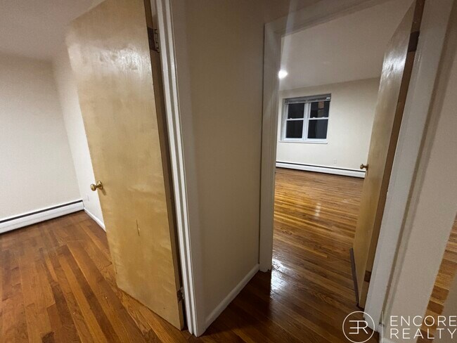 Building Photo - 110 Babcock St