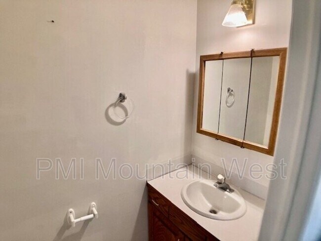 Building Photo - 1891 N Hill Field Rd