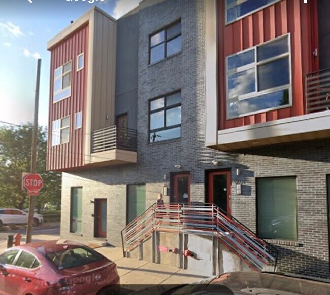 Primary Photo - 1605 E Montgomery Ave