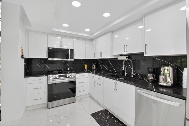 Building Photo - 1615 Bridgewood Dr