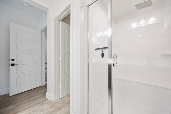 Building Photo - Modern 3-Bedroom Condo in Prime Azusa Loca...