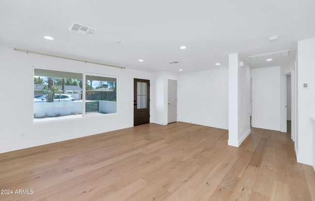 Building Photo - 4154 N 35th Pl