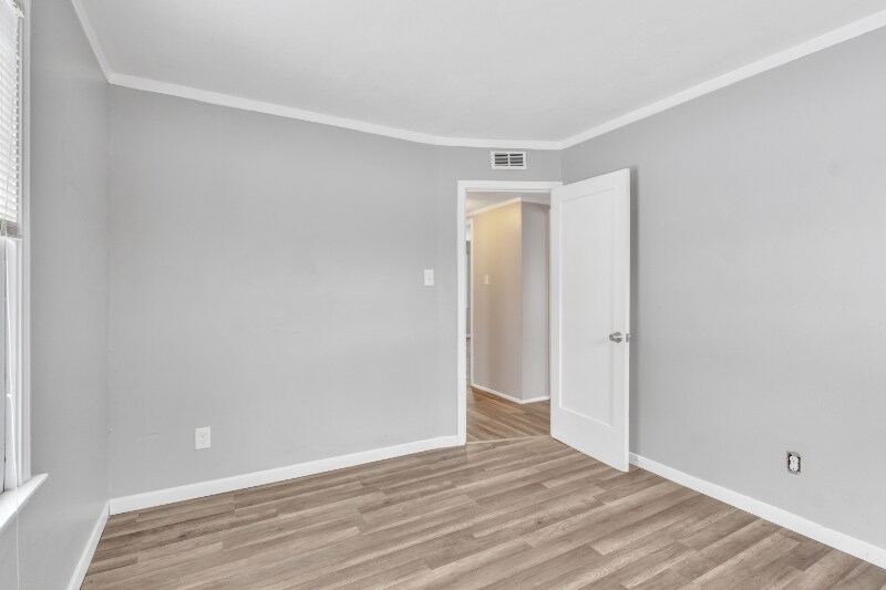 Building Photo - 41 Lynbrook Ave