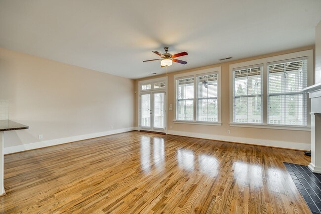 Building Photo - Gorgeous 4 bedroom 3.5 bath home in Riverwalk of Rock Hill!