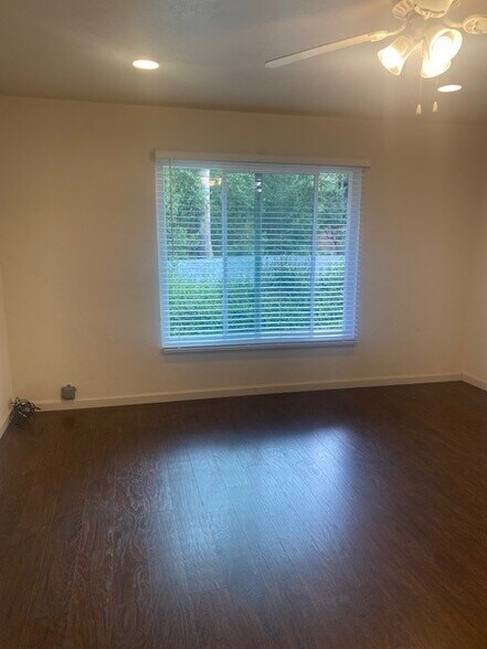 New double pain windows - 352 W Main St