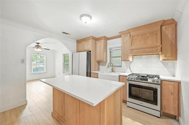 Building Photo - 528 Nomas St