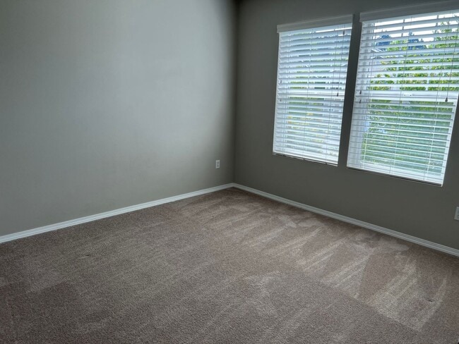 Building Photo - Beautiful Open Concept 4 Bedroom 2.5 Bath Home with Fenced Yard  in Gated Community