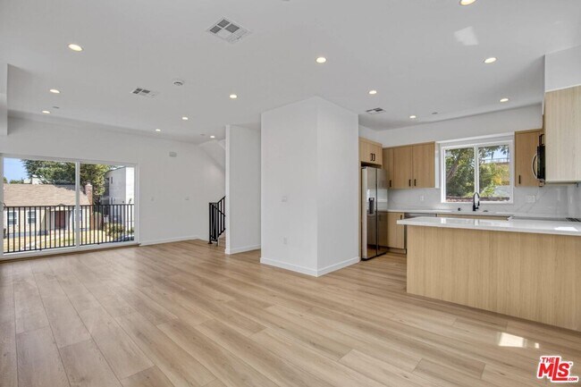 Building Photo - 10828 Hesby St