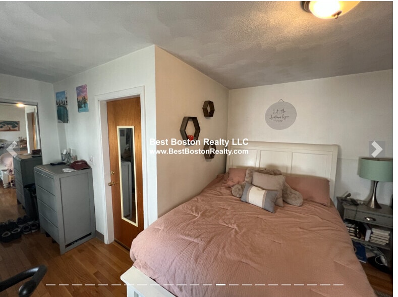 Building Photo - 217 Holland St