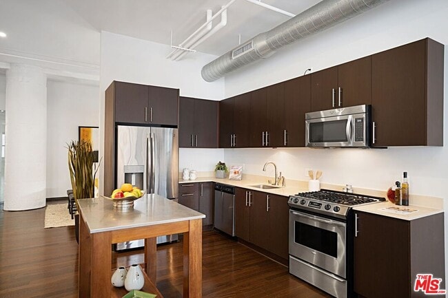 Building Photo - 1645 Vine St