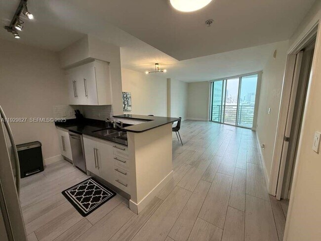 Building Photo - 325 S Biscayne Blvd