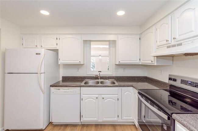 Building Photo - 679 Lakengren Dr