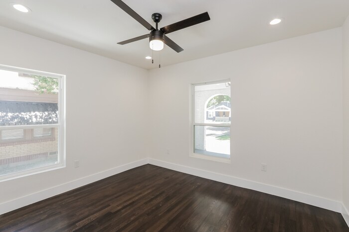 Building Photo - 1131 Brunner Ave