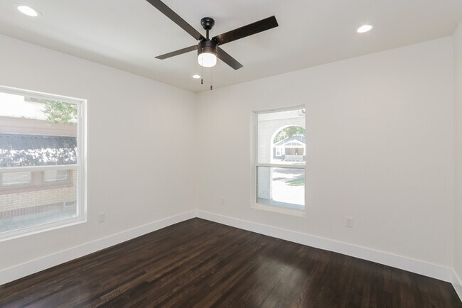 Building Photo - Stylish and Modern Living Minutes from Dow...