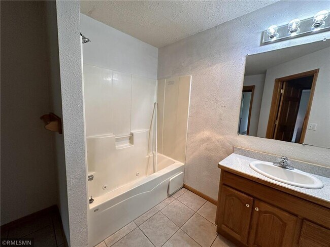 Building Photo - 1279 Pinewood Trail
