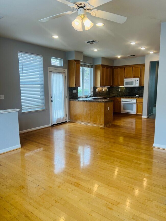 Building Photo - NORTH SAN JOSE - Spacious two story home w...