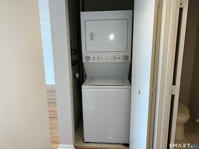 Building Photo - 1433 Windward Rd