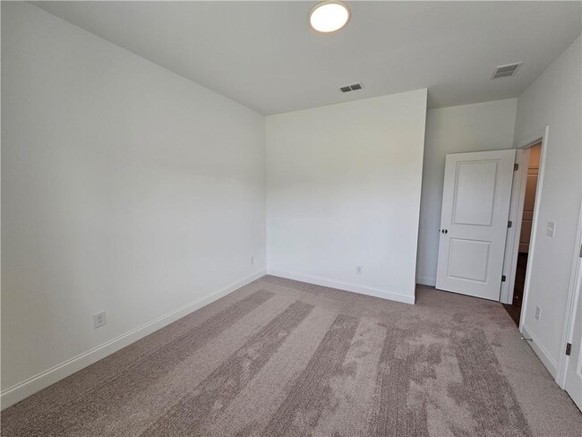 Building Photo - 502 Healy Dr