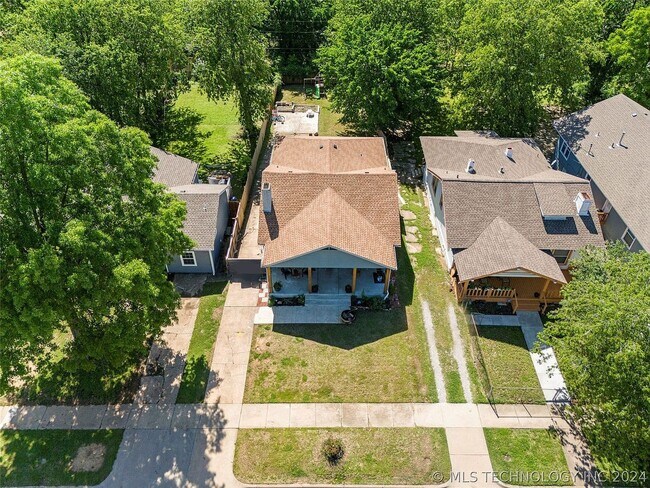 Building Photo - 1324 N Cheyenne Ave