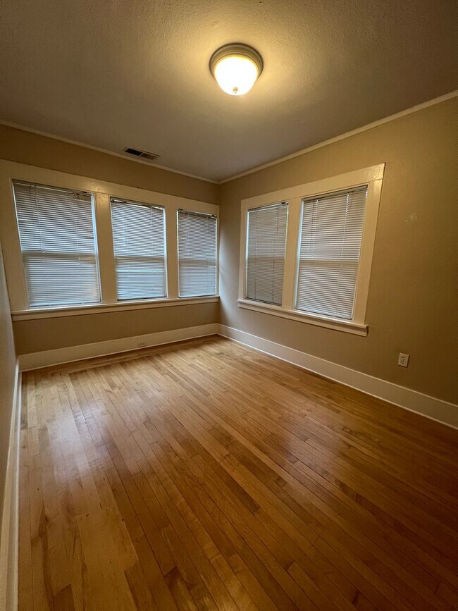 Building Photo - Come check out this Lovely home located in...