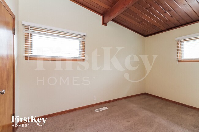 Building Photo - 1054 Kenmore Ave