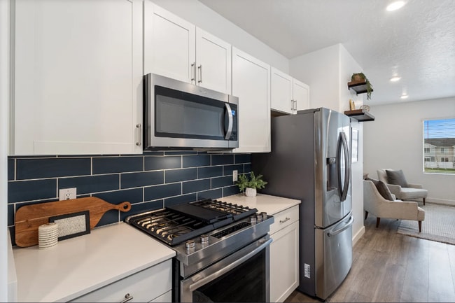 Building Photo - 3 Bed/3 Bath Townhouse in Saratoga Springs