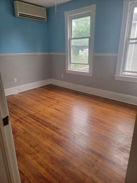 Building Photo - 16 Elmwood Ave