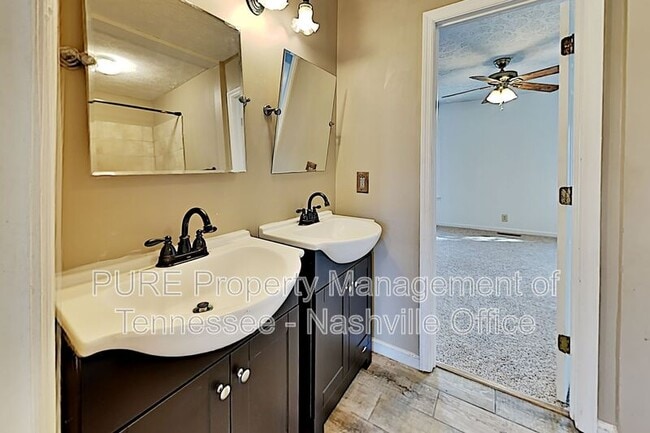 Building Photo - 473 Claircrest Dr