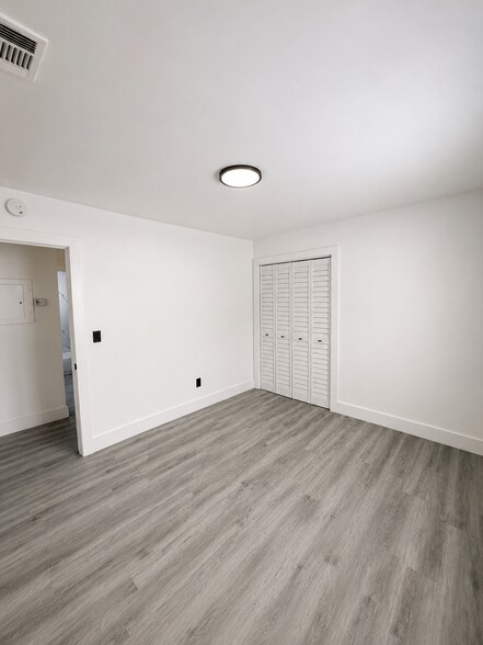 Building Photo - 2126 NW 47th Ter