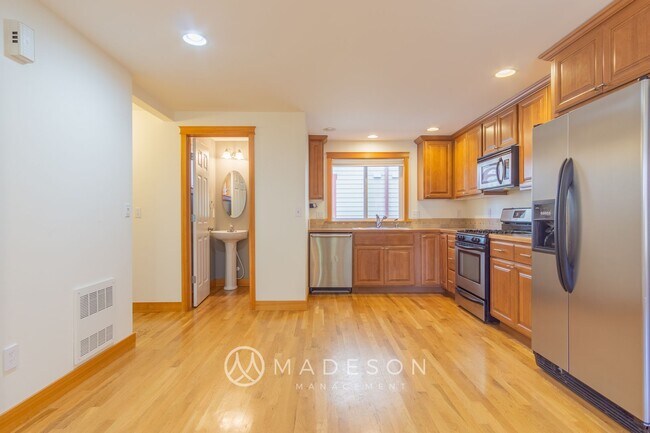Building Photo - Modern Ballard Townhome | 2 Primary Suites + Office | Garage | Walk to Market ST!