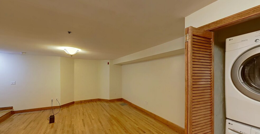 Building Photo - 112 Allston St