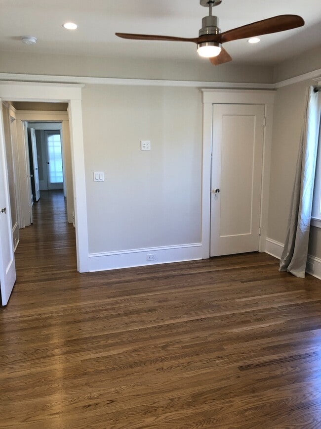 Building Photo - Remodeled House Walking Distance to Burlingame Ave