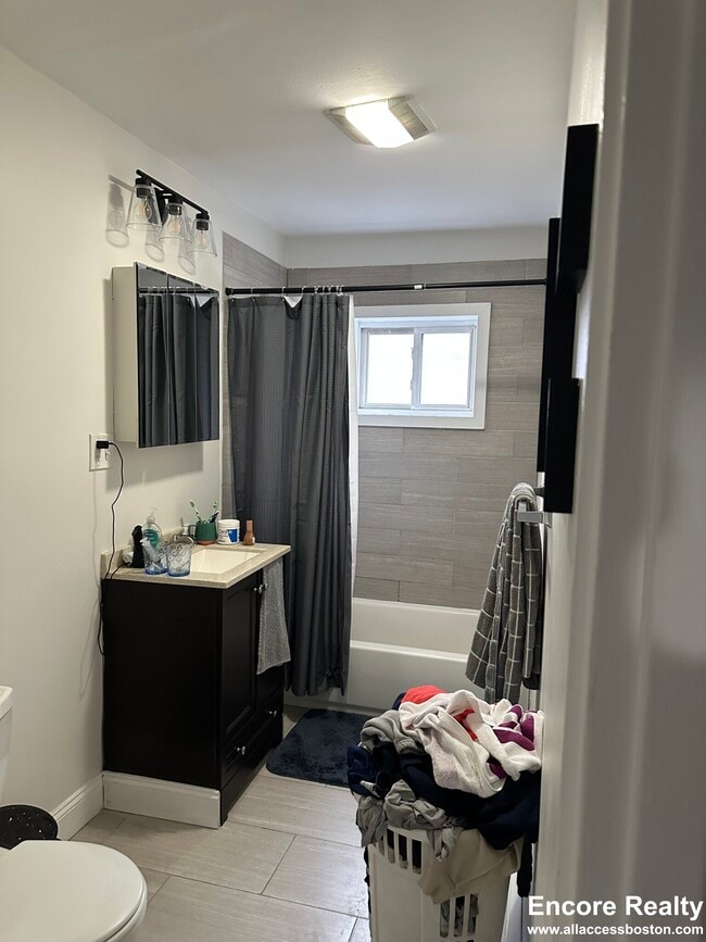 Building Photo - 65 Chiswick Rd