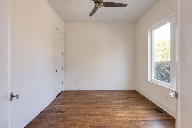 Building Photo - "Charming 4-Bedroom Nashville Oasis with E...