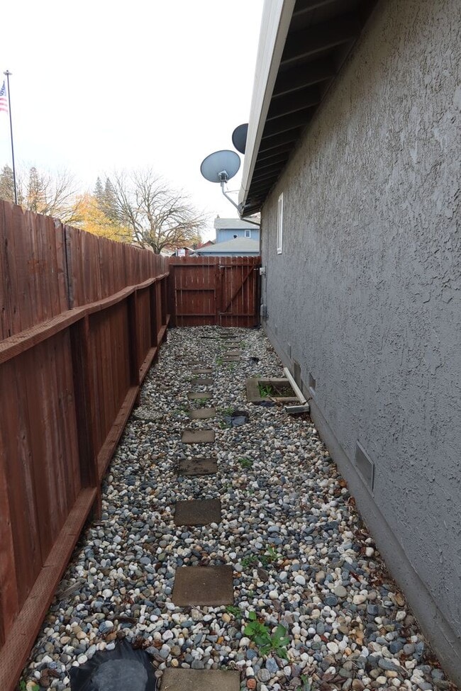 Building Photo - 7256 Havenside Dr