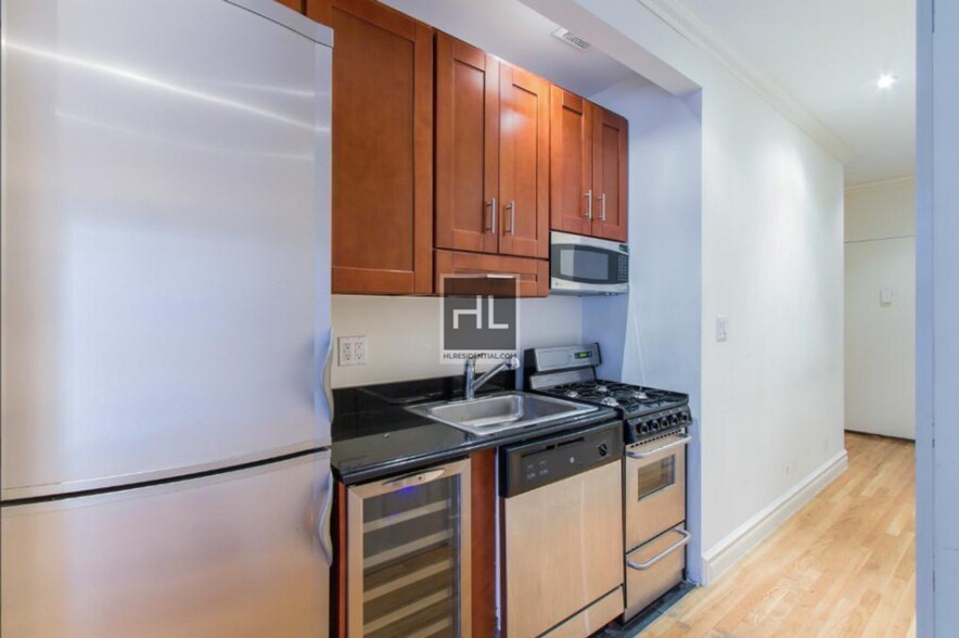 Building Photo - Renovated Gramercy 2-Bedroom with Modern F...