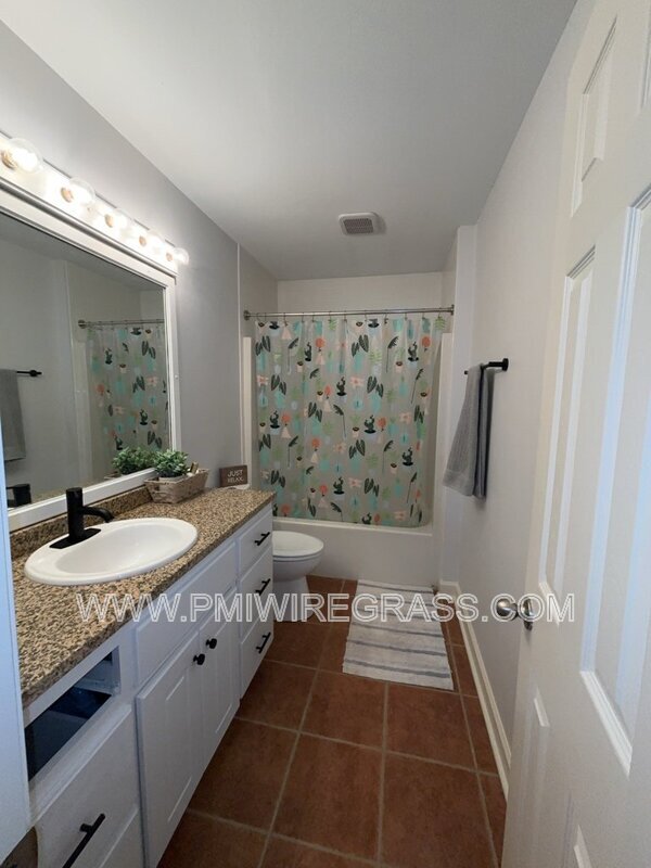Building Photo - 202 Pondella Dr