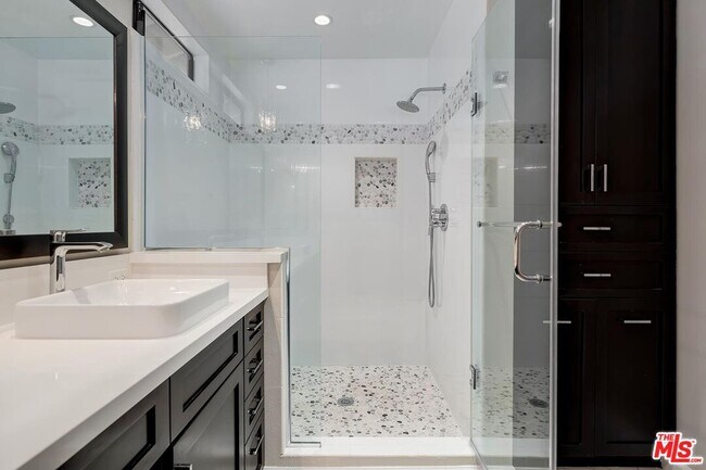 Building Photo - 10754 Garland Dr