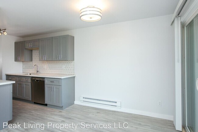 Building Photo - 5600 California Ave SW