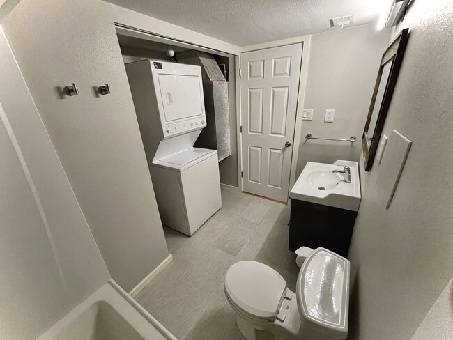 Main bathroom featuring in-unit laundry - 2525 S Dayton Way