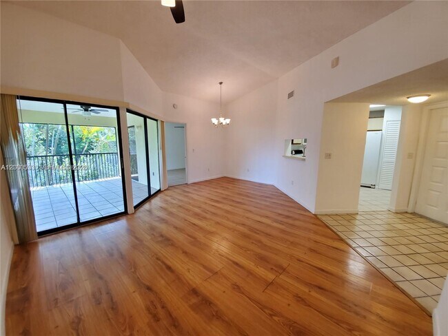 Building Photo - 805 N Franklin Ave