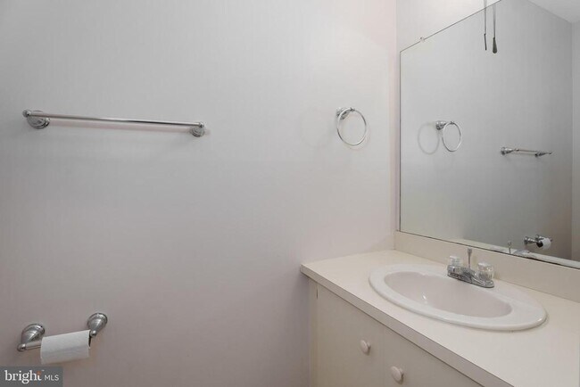 Building Photo - 11 Abelia Ct