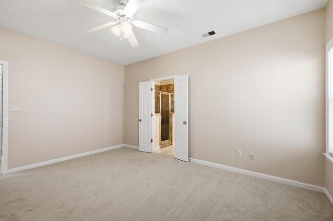 Building Photo - 1277 Island Pl E