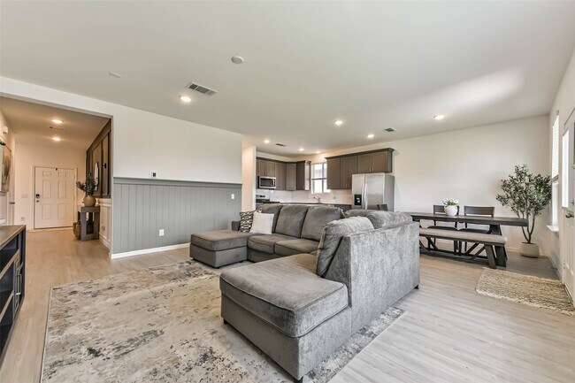 Building Photo - 339 Friesian Ct