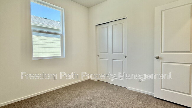 Building Photo - 5102 E Norma Ave