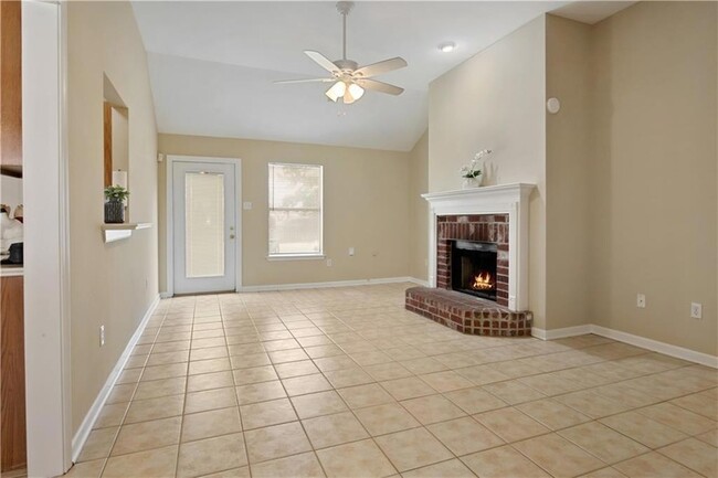 Building Photo - 370 Lenwood Dr